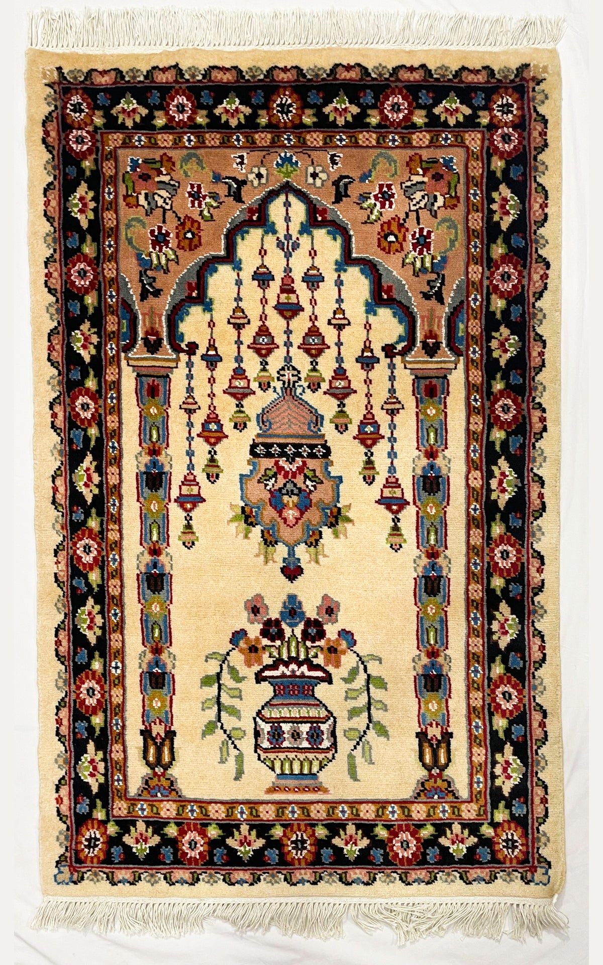 Handmade Prayer Rug – Kaku Carpets