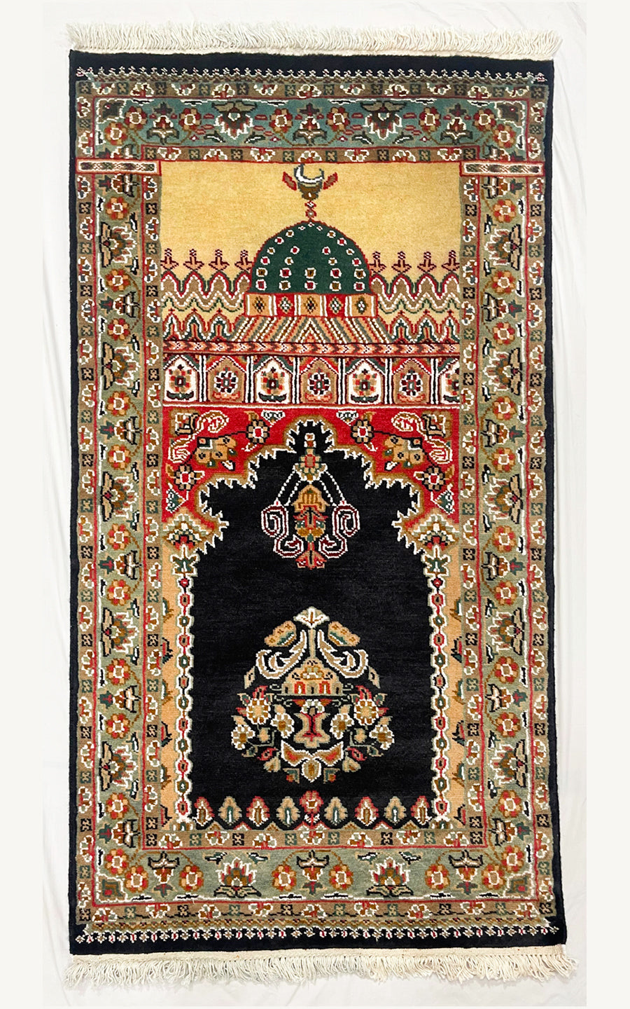 Handmade Prayer Rug – Kaku Carpets